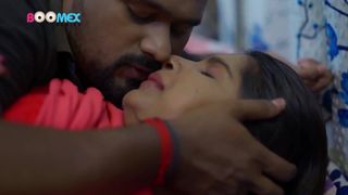 Esta pareja de la India encuentra el moento ideal para follar en casa