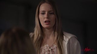 Scarlett junto a Kenna y Scarlit deciden expresar sus ganas de follar