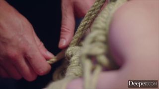 Ashley Lane es sometida a BDSM por autoconciencia
