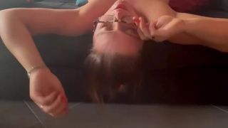 UNa puta gordita se deja mamar el coño tras chuparse esta polla