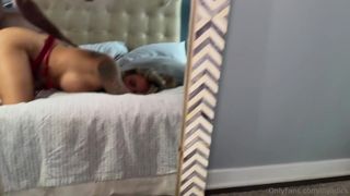 Lily tuvo una cita con un negro que ahora sabe que es tranny